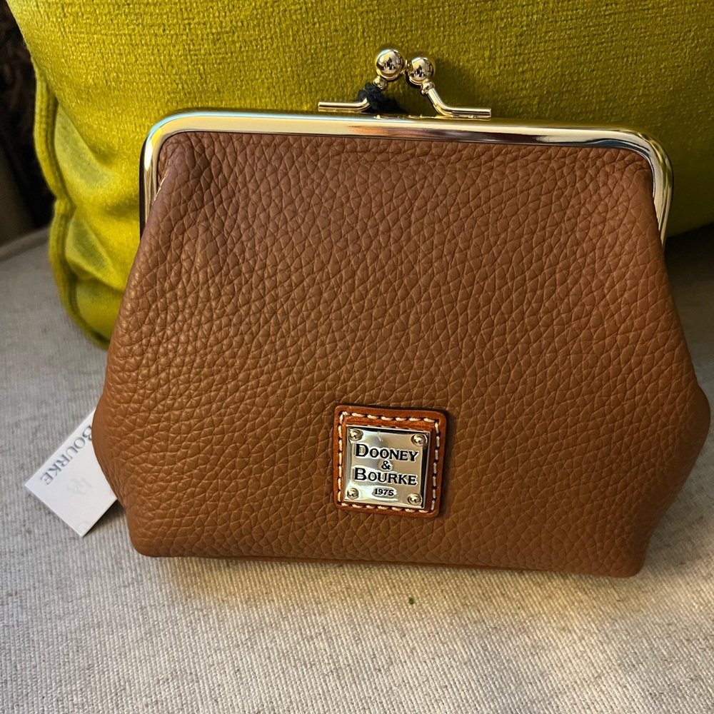 Dooney & Bourke Pebble Grain Card/Cash/Coin Purse NWT. 6 1/2 in W  5 in H